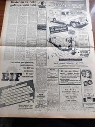 Yeni Ulus Gazetesi - Turkish Newspaper - 18 Mart 1954 - Demokrat Partide fikir ve prensip yazan Hüseyin Cahit Yalçın Başmakale - İstanbul'a giden CHP genel başkanı İsmet İnönü uçaktan inerken yapılan tezahürata mukabele ediyor fotoğraf - borçlu olduğumuz memleketler - genel sekreter Kasım Gülek'in beyanatı - şehir gene kahvesiz mi kalacak - Ankara'ya gelen NATO Güneydoğu Avrupa Kara Kuvvetleri komutanı Kendall fotoğraf - Kalecik hukuk Yargıcı M. İhsan İnan CHP'ye girdi - Alman dostluğunun değeri yazan Nihat Erim - cumhurbaşkanına hakaret ettiği iddiasıyla Tevkif edilen Özdemir Evliyazadenin dün ifadesi alındı fotoğraf - Eskimolar çeviren Rahşan Ecevit Yazı Dizisi - Nazım Hikmet - tarih ve devrimler yazan Bülent Ecevit - eski pilot ve iki çocuk babası Bob Covel nasıl kadın oldu fotoğraf - avanak komedisinin son provalarından bir sahne Melek Gün ile Şahap Akalın Fotoğrafı - Willys sıhhi imdat arabası - Güven otobüsleri - Moliere hastalık hastası - Konya Meram lokantası - Volfram