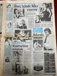 ŞEY HAFTALIK MAGAZİN GAZETESİ DOĞUM GÜNÜ HEDİYESİ  ( Turkish Newspaper ) - 8 NİSAN 1989 -TAM TAKIM 12 SAYFADIR -Serpil Çakmaklı-Burhan Çaçan-Harika Avcı-Aslıhan Öncü-Deniz Akbulut-Ceylan-Ahmet Avcı-Kamil Sönmez-Yüksel Uzel-Bilge Su Erenus-Arif Sağ-Filiz Ali-Müzehher Sönmez-Güler Zeydanlı-Hüseyin Ertunç-Tarık Akan-Nükhet Duru-Esra Sümer-Coşkun Sabah-Burçin Dene-Tülay Tanca-Tufan Ünal-Tunç Çal-Altun Ertuğ-Dayıklık kadın-Nişanı bozan Burhan Çaçan mı-Tatsız biten çıkar aşıkları-Ne gerdanlıkmış be-Aşk ağındaki çıplaklar-Ceylan baba kurbanı-Gönül Yazar-Meral Konrat-Meltem Hakarar-Neriman Köksal-Hülya Avşar-Defne Yalın-Dümer-İbrahim Tatlıses-Nurdan Torun-Cüneyt Arkın-Dansöz Melike-Prenses Banu-Malkoçoğlu-Evlat hasretine ceza kesildi-Sunuculuk fazla geldi-Kraliçe aklını seviyor-Babaya benzerlik anayı ağlattı-Kim kapattı-Görev bekliyor-Diğer müzikler için başka salonlar var-Türk resminde figüratif gelişme-Hamit Görele’nin sürpriz resimleri-Yunan sineması bizi beşe katlıyor-Fırsatçı güzel-O teps