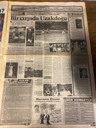 ŞEY HAFTALIK MAGAZİN GAZETESİ DOĞUM GÜNÜ HEDİYESİ  ( Turkish Newspaper ) - 2 KASIM 1990 -TAM TAKIM 10 SAYFADIR -Ahmet Kaya-Nazım Hikmet-Vera Yıldız-Yılmaz Güney-Nilüfer Öz-Leyla Soner-Neslihan Alkan-İpek Pınar-Nigar Uluer-Gönül Öner-Gönül Dener-Harika Avcı-Ercan Turgut-Adnan Senses-Kadir İnanır-Zuhal Olcay-Mualla Özbek-Canan Yaka-Ayfer Yalçın-Ahmet Kaya iltica edecek-Nazım Hikmet’in eşi Vera’nın gözdesi-Ali Noğaytürk-Adnan Şenses-Serma Türel-Saadet Gürsoy-Hülya Yalçın-Bayhan Süngü-Hüseyin Koç-Vehbi Koç-Haydar Altun-Güney Altun-Refet Duygu-Ezgi Şener-Süheyla Alkan-Ayşe Atakan-Mahmut Ayan-Gülay Altun-Ömer Koç-Hüsam Benço-Nazmi Koç-Semahat Arsel-Ferit Meriçten-Reyhan Karaca-Hüseyin Alkan-Mehmet Süha Şenol-Şule Koç-Saadet Gürsoy-Nihat Alper-Coşkun-Gülşen Sayın-Şeytanın büyük aşkı-Eski kocadan yeni baskın-Donsuzlar kol geziyor-Tavernacıların kucağındaki türbanlı-Sahnede film teklifi-Stüdyo FT’de anında görüntü-Fena alıştık-Gönül’den gönüllü mankenlik-Zuhal’in gizli yüzü-Kadir’in büyük ayıbı