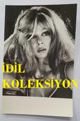 YEŞİLÇAM OYUNCUSU PERVİN PAR'IN ORİJİNAL FOTOĞRAFI - 13 x 8 cm EBADINDA - PERVİN PAR, STÜDYODA POZ VERİRKEN ÇEKİLMİŞ NET KALİTEDE BİR FOTOĞRAF. STÜDYO TAÇ