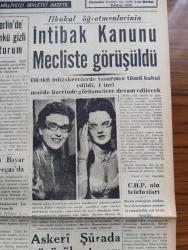 Yeni Ulus Gazetesi - Turkish Newspaper - 12 Şubat 1954 - seçim daireleri yazan Hüseyin Cahit Yalçın Başmakale - petrol kanunu hakkında - Celal Bayar'ın Amerikan petrolcülerine  teminatı - Muvaffak İşmen vefat etti fotoğraf - Berlin'de dünkü gizli oturum - son model gözlükleri teşhir eden mankenler fotoğraf - ilkokul öğretmenlerinin intibak kanunu mecliste görüşüldü - Kuzey Kore'ye yollanacak heyet - Max  Ball tasarısının sakat tarafları - burası sömürge değildir yazan Nihat Erim - ucuza kapatılan tütünlerimiz yazan Vedat Dicleli - Suudi Arabistan Amerika'dan yardım istemiyor - kahire'de Mısır milli takımı ile karşılaşacak olan Macar milli takımı Helsinki olimpiyatlarında takımımızı 7 bir yendiği maçtan evvel fotoğraf - Eskimolar çeviren Rahşan Ecevit Yazı Dizisi - adalete hürmet yazan Hıfzı Oğuz Bekata - Lord Simon'un muzipliği yazan Bülent Ecevit - Ankara'da cemiyet hayatı - tiyatro Lucia yazan Lütfi Ay - Galatasaray Beşiktaş Fenerbahçe Ankara'da dörtlü turnuvaya katılacaklar