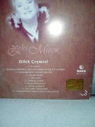 Cd Zeki Müren Dilek Çeşmesi. Orijinal Raks 1997 sarı bandrollü dönem baskı albüm. Disk 10 üzerinden 9.5 sorunsuz çalışıyor koleksiyonluk