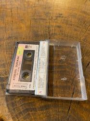 AYŞEGÜL DURUKAN - BİR GARİP AŞIĞIM BEN - KASET