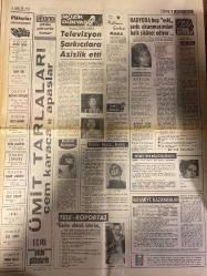 HAFTA SONU GAZETESİ DOĞUM GÜNÜ HEDİYESİ  ( Turkish Newspaper ) - 14 ARALIK 1967 -TAM TAKIM 10 SAYFADIR - Yeni çıkan plaklar listesi -Nilüfer Koçyiğit-Fatma Girik-Pervin Par-Nurhan Nur-Suzan Avcı-Timur Selçuk-Yılmaz Güney-Nebahat Çehre-Zeki Müren-Sevim Tuna-Behiye Aksoy-Güzin Erdem-Müjdat Gezen-Hayriye Mutlu-Nesrin Sipahi-Hülya Süer-Ayşe Pekkan-Ruhi Su-Ada Pınar-Ayşe Yüce-Hülya Canan-Nesrin Sipahi-Mevhibe İnönü-Sophia Loren-Ira Fürstenberg-Juanito-Antonio De Ronde-Metin Ersoy-Zeynep-Fatoş Balkır-Ümit Güven-Aysun Ercan-Vedat Güleç-Ajda Pekkan-Neriman Köksal-Peri Han-Margaret Lee-Robert Stack-Peter Sellers-Arnhi Nihad-Zeki Müren-Ümit Yaşar-Tanju Okan-Fikret Hakan-Altem Bürsin-Tilven Balkan-Altem Ebru-Güner Sümer-A. Feray-Gazanfer Özcan-Mevhibe İnönü-Hikmet Dedeoğlu-Genç kızlara çeyiz dağıtıyoruz-Kadın artistler sinemadan uzaklaşıyor-Timur Selçuk Avrupa’da 40 kişilik orkestra idare edecek-Yılmaz Güney Nebahat Çehre ile barışmak için 30 bin liralık elbise aldı-Çirkin Kral barışma şerefine Ç