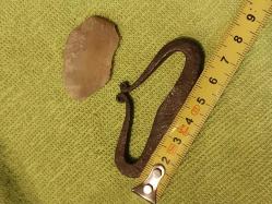 KAV ÇAKMAĞI,  Osmanlı Dönemi Patinesini Almış KAV ÇAKMAĞI ve Çakmak Taşı. 7 x 3 cm.