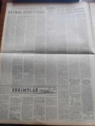 Yeni Ulus Gazetesi - Turkish Newspaper - 27 Şubat 1954 - Bir devlet adamı konuştu yazan Hüseyin Cahit Yalçın Başmakale - Cumhuriyet Halk Partisi'nin örnek tesanüdü - kurultay tam bir olgunluk ve anlayış havası içinde başarıyla devam ediyor - İsmet İnönü CHP kurultayında görüşmeleri takip ediyor fotoğraf - Koşucu Marquette bir millik yarışı birincilikle bitiriyor fotoğraf - İngiltere'de çocuklar arasında yapılan denizkızı yüzme müsabakasında birinciliği Celia Sandys kazandı fotoğraf - İstanbul limanını ve boğazı baştanbaşa buzlar kapladı - Sayın İnönü'nün nutku yazan Nihat Erim - General Edip Çiçekli Suriye'den Lübnan'a hareket etti - kadınlar Birliği toplantısı - Eskimolar çeviren Rahşan Ecevit Yazı Dizisi - Muhammed Ali'nin Nehru'ya sürprizi - İki Mayıs İki Zihniyet Yazan Vedat Dicleli - Yunan Gökü 1 NATO manevrası - devlet operamızın sanatkar ve rejisörlerinden Vedat Gürten Roma'da fotoğraf - Ordu futbol takımı - Fenerbahçe Galatasaray ve Beşiktaş Ankara'ya gelmek istiyor