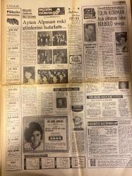 HAFTA SONU GAZETESİ DOĞUM GÜNÜ HEDİYESİ  ( Turkish Newspaper ) - 28 ARALIK 1967 -TAM TAKIM 8 SAYFADIR - Hülya Koçyiğit-Kuaför Demir-Figen Say-Gülgün Ok-Zeynep Aksu-Behiye Aksoy-M. Demirkıran-Sevim Tuna-Nesrin Sipahi-Mercan Adaklılar-Gönül Akkor-Peri Han-Zeki Müren-Ayten Alpman-Tülin Korman-Nilgün Arkın-Yılmaz Güney-Öztürk Serengil-Avni Dilligil-Türkan Şoray-Gönül Yazar-Erol Tezeren-Zeynep Tedü-Lüfen Par-Fatoş Güney-Selda Alkor-Nilüfer Aydan-Neriman Köksal-Ümit Yaşar-Zeki Müren-Cevad Ulunay-Jale Birsel Hülya Koçyiğit’in evliliği suya düştü-Figen Say ve Gülgün Ok sahne için yapılan cazip tekliflere hayır dediler-İsviçre’den telefonla evlenme teklifi aldı-Zeynep Aksu teklife evet deyip beyaz perdeyi terk ediyor-10 ses sanatkârı sahne kıyafeti için yarım milyon lira harcadı-Behiye Aksoy 80 bin lira-M. Demirkıran 70 bin lira-S. Çağlayan 6 elbise için 50 bin lira sarfetti-N. Sipahi’nin evdeki hesabı pazara uymadı-Rekor Zeki Müren 100 bin lira harcayan Müren onlar benim çocuğum diyor-Müzisyen
