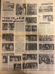 HAFTA SONU GAZETESİ DOĞUM GÜNÜ HEDİYESİ  ( Turkish Newspaper ) - 28 ARALIK 1967 -TAM TAKIM 8 SAYFADIR - Hülya Koçyiğit-Kuaför Demir-Figen Say-Gülgün Ok-Zeynep Aksu-Behiye Aksoy-M. Demirkıran-Sevim Tuna-Nesrin Sipahi-Mercan Adaklılar-Gönül Akkor-Peri Han-Zeki Müren-Ayten Alpman-Tülin Korman-Nilgün Arkın-Yılmaz Güney-Öztürk Serengil-Avni Dilligil-Türkan Şoray-Gönül Yazar-Erol Tezeren-Zeynep Tedü-Lüfen Par-Fatoş Güney-Selda Alkor-Nilüfer Aydan-Neriman Köksal-Ümit Yaşar-Zeki Müren-Cevad Ulunay-Jale Birsel Hülya Koçyiğit’in evliliği suya düştü-Figen Say ve Gülgün Ok sahne için yapılan cazip tekliflere hayır dediler-İsviçre’den telefonla evlenme teklifi aldı-Zeynep Aksu teklife evet deyip beyaz perdeyi terk ediyor-10 ses sanatkârı sahne kıyafeti için yarım milyon lira harcadı-Behiye Aksoy 80 bin lira-M. Demirkıran 70 bin lira-S. Çağlayan 6 elbise için 50 bin lira sarfetti-N. Sipahi’nin evdeki hesabı pazara uymadı-Rekor Zeki Müren 100 bin lira harcayan Müren onlar benim çocuğum diyor-Müzisyen