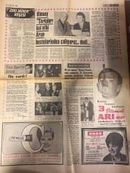 HAFTA SONU GAZETESİ DOĞUM GÜNÜ HEDİYESİ  ( Turkish Newspaper ) - 28 ARALIK 1967 -TAM TAKIM 8 SAYFADIR - Hülya Koçyiğit-Kuaför Demir-Figen Say-Gülgün Ok-Zeynep Aksu-Behiye Aksoy-M. Demirkıran-Sevim Tuna-Nesrin Sipahi-Mercan Adaklılar-Gönül Akkor-Peri Han-Zeki Müren-Ayten Alpman-Tülin Korman-Nilgün Arkın-Yılmaz Güney-Öztürk Serengil-Avni Dilligil-Türkan Şoray-Gönül Yazar-Erol Tezeren-Zeynep Tedü-Lüfen Par-Fatoş Güney-Selda Alkor-Nilüfer Aydan-Neriman Köksal-Ümit Yaşar-Zeki Müren-Cevad Ulunay-Jale Birsel Hülya Koçyiğit’in evliliği suya düştü-Figen Say ve Gülgün Ok sahne için yapılan cazip tekliflere hayır dediler-İsviçre’den telefonla evlenme teklifi aldı-Zeynep Aksu teklife evet deyip beyaz perdeyi terk ediyor-10 ses sanatkârı sahne kıyafeti için yarım milyon lira harcadı-Behiye Aksoy 80 bin lira-M. Demirkıran 70 bin lira-S. Çağlayan 6 elbise için 50 bin lira sarfetti-N. Sipahi’nin evdeki hesabı pazara uymadı-Rekor Zeki Müren 100 bin lira harcayan Müren onlar benim çocuğum diyor-Müzisyen