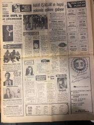 HAFTA SONU GAZETESİ DOĞUM GÜNÜ HEDİYESİ  ( Turkish Newspaper ) - 5 HAZİRAN 1969 -TAM TAKIM 12 SAYFADIR -Yeni Çıkan Plaklar Listesi -Necla İz-Ayşecik-Zaliha-Lale Belkıs-İbrahim Solmaz-Selma Güneri-Gülsün Kamu-Müjden Tanrık-Yalçın Ateş-Ömer Göksel-Fatma Girik-Halil Aksoy-Selim-Ediz Hun-Cüneyt Arkın-Öztürk Serengil-Serpil Örümcer-Türkan Şoray-Yılmaz Güney-Cansel-Elçin-Selçuk Ural-Müjde Ar-Selda Alkor-Ahmet Sezgin-Durul Gence-Okan Dinçer-Müjgan Tanrıkulu-Mediha Demirkıran-Mustafa Sağyaşar-Fatma Tülek-Mürüvvet Kekilli-Necla Çetiner-Mualla Omay-İbrahim Özoral-Münir Şefik-Nazif Girgin-Müjeyyen Senar-Metin Ersoy-Müjgan Ercan-Sadi Ünver-Muzaffer Hepgüler-Zeki Müren-Safiye Filiz-Gönül Öner-Nusret Ergül-Ahmet Döner-Sayra Orkan-Necla İz’in hatıraları-Ayşecik tedavi için Amerika’ya gidiyor-Zaliha ile Lale Belkıs kavga etti-Gülsün Kamu’ya kocası iki milyonluk villa hediye etti-Fatma Girik gizlice beyaz perdeye döndü-Selma Güneri de artık şarkı söyleyecek-İran’a müzisyen akını başlıyor-Antalya Film F