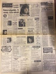 HAFTA SONU GAZETESİ DOĞUM GÜNÜ HEDİYESİ  ( Turkish Newspaper ) - 5 HAZİRAN 1969 -TAM TAKIM 12 SAYFADIR -Yeni Çıkan Plaklar Listesi -Necla İz-Ayşecik-Zaliha-Lale Belkıs-İbrahim Solmaz-Selma Güneri-Gülsün Kamu-Müjden Tanrık-Yalçın Ateş-Ömer Göksel-Fatma Girik-Halil Aksoy-Selim-Ediz Hun-Cüneyt Arkın-Öztürk Serengil-Serpil Örümcer-Türkan Şoray-Yılmaz Güney-Cansel-Elçin-Selçuk Ural-Müjde Ar-Selda Alkor-Ahmet Sezgin-Durul Gence-Okan Dinçer-Müjgan Tanrıkulu-Mediha Demirkıran-Mustafa Sağyaşar-Fatma Tülek-Mürüvvet Kekilli-Necla Çetiner-Mualla Omay-İbrahim Özoral-Münir Şefik-Nazif Girgin-Müjeyyen Senar-Metin Ersoy-Müjgan Ercan-Sadi Ünver-Muzaffer Hepgüler-Zeki Müren-Safiye Filiz-Gönül Öner-Nusret Ergül-Ahmet Döner-Sayra Orkan-Necla İz’in hatıraları-Ayşecik tedavi için Amerika’ya gidiyor-Zaliha ile Lale Belkıs kavga etti-Gülsün Kamu’ya kocası iki milyonluk villa hediye etti-Fatma Girik gizlice beyaz perdeye döndü-Selma Güneri de artık şarkı söyleyecek-İran’a müzisyen akını başlıyor-Antalya Film F