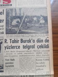 Ulus Gazetesi - Turkish Newspaper - 14 Nisan 1957 - İki partinin birleşmesi yazan Hüseyin Cahit Yalçın Başmakale - İçişleri Bakanı Namık Gedik ile Emniyet genel müdürü Kemal Aygün aniden İstanbul'a gittiler - 6. Deniz piyadeleri Kumtepe kıyılarına beşinci dalgayı çıkarıyor fotoğraf - Vefa Ankara şampiyonu ankaragücü'ne 3-2 yenildi fotoğraf - Ratip Tahir Burak'a Dün de yüzlerce telgraf çekildi - Yeni Halk gazetesi toplatıldı - CHP Gülveren ocak başkanı Ali Gürbüz 10 ay hapse mahkum oldu - Kasım Gülek bu sabah İstanbul'a gidiyor - Turgut Göle'nin dokunulmazlığı meclisin gündeminde - NATO harekatı başarılı oldu - kavaklıdere'de Amerikalı Çavuş Alwin R. Bohrer evinde yanarak öldü fotoğraf - İzmir at yarışları tahminleri - Devlet kuşu yazan Orhan Kemal Yazı Dizisi - kahramanlık günü yazan Yakup Kadri Karaosmanoğlu - Ankara'da 24 saat sinema tiyatro programı - Shepilov Amerikan müziğine çatıyor - hayber fedaileri büyük sinemada - Tanca kaçakçıları Nur sinemasında - Fenerbahçe İstanbulspor