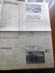 Ulus Gazetesi - Turkish Newspaper - 17 Nisan 1957 - Hristiyanların Hürriyet mücadelesi yazan Hüseyin Cahit Yalçın Başmakale - Washington büyükelçimiz Suat Hayri Ürgüplü'nün demeci Türkiye'nin kıbrıs'taki hakları ihlal edilemez - başpiskopos makarios bugün atina'da bekleniyor - Ulus aleyhine iki dava daha açıldı - Afganistan başbakanı Mehmet Davut Han bugün geliyor - meteoroloji umum müdürü Fuat Adalı muharirimize bilgi verirken fotoğraf - Kırşehir tasarısı meclise verildi - silahsızlanma görüşmeleri batılılar Rusya ile anlaşıyorlar - Devlet kuşu yazan Orhan Kemal Yazı Dizisi - Fransızlar dört Cezayirli milliyetçiyi idam ettiler - Sovyet cennetinde yazan Yakup Kadri Karaosmanoğlu - İzmir'de tiyatro yazan Sevgi Batur - yasak aşk yazan W. Somerset Maugham Yazı - Ankara İstanbul Radyosu Programı - teşkilata kafa tutan merkez hakem komitesi üyesi Adnan Akın - bugün Kasımpaşa ile adalet oynuyor - boks seçmeleri neden Konya'da olacak - kırmızı gül filmi Ankara sinemasında - şöhret delisi