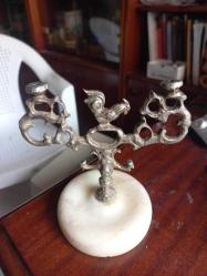 AĞIR BEYAZ MERMER ŞAMDAN PİRİNÇ HOROZ FİGÜRLÜ BOY 14 CM ÇAP 8.5 CM