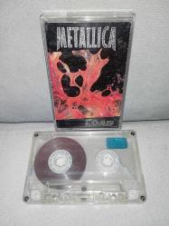 Kaset Metallica Load albümü. Orijinal. Kaset üzerindeki yazıları silinmiş orijinaldir. baştan sona sorunsuz çalışıyor.