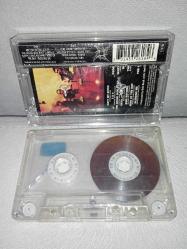 Kaset Metallica Load albümü. Orijinal. Kaset üzerindeki yazıları silinmiş orijinaldir. baştan sona sorunsuz çalışıyor.