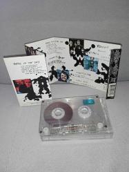 Kaset Metallica Load albümü. Orijinal. Kaset üzerindeki yazıları silinmiş orijinaldir. baştan sona sorunsuz çalışıyor.