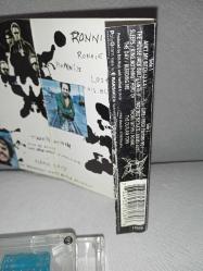 Kaset Metallica Load albümü. Orijinal. Kaset üzerindeki yazıları silinmiş orijinaldir. baştan sona sorunsuz çalışıyor.