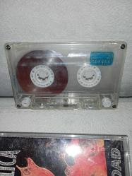 Kaset Metallica Load albümü. Orijinal. Kaset üzerindeki yazıları silinmiş orijinaldir. baştan sona sorunsuz çalışıyor.