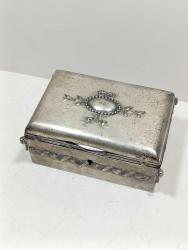 P88-----ALMAN GÜMÜŞÜ ÇOK ŞIK YAŞLI TAKI KUTUSU