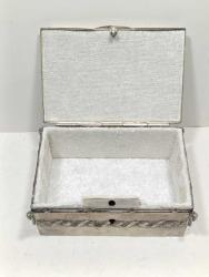 P88-----ALMAN GÜMÜŞÜ ÇOK ŞIK YAŞLI TAKI KUTUSU