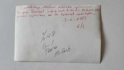 TÜRKİYE CUMHURİYETİ 9. CUMHURBAŞKANI SÜLEYMAN DEMİREL'İN ORİJİNAL 2'Lİ FOTOĞRAF SETİ - 18 x 12 cm EBADINDA - SÜLEYMAN DEMİREL 12 EYLÜL DARBESİNDEN SONRA MECBURİ İKAHMET İÇİN GİDECEĞİ ÇANAKKALE'YE EVLERİNİN KAPISINDAN EŞİ NAZMİYE DEMİREL TARAFINDAN ÖPÜLEREK UĞURLANIRKEN ÇEKİLMİŞ 2 FARKLI KARE