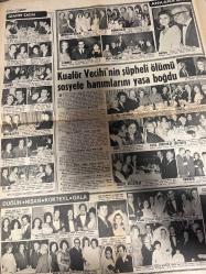 HAFTA SONU GAZETESİ DOĞUM GÜNÜ HEDİYESİ  ( Turkish Newspaper ) - 29 KASIM 1970 -TAM TAKIM 8 SAYFADIR -Zeliha Rüzgar-Zaliha-Ayşe Ünal-Keriman Gürsoy-Suna Selen-Suna Yıldızoğlu-Yüksel Özkasap-Leyla Esen-Aşık Murat Çobanoğlu-Nigar Uluerer-Şenay-Berna-Behiye Aksoy-Çamay-Ayla Dikmen-Nuray Darcan-Ajda Pekkan-Aziz Azmet-Santor Ersen-Sevim Süreyya-Sevim Süer-Sabiha Sayın-Sabah Aytaç-B.B.-Michele Mercier-Alain Delon-Nuri Sesigüzel-Selma Ersöz-Füsun Önal-Nur Yücel-Tülin Arman-Mahir Asan-Dilek Üstün-Şükrü Tükenmez-İlhan Tayman-Oksan Bayram-Tülay Albayrak-Ümit Utku-Belkıs Akkale-Şükrü Osmanoğlu-Neslihan Lale-Vedat Karaşin-Süleyman Lale-Vehip Dervişoğlu-Türkan Şoray-Talat Gözbak-Nebahat Çehre-Ferit Yücel-Müjdat Ar-Zeki Çetin-Hüseyin Tekin-Dursun Salkım-Ramazan Şenses-Handan Kara-Ahmet Sarıcaoğlu-Bayram Koca-Serap İnci-Hüseyin Tekin-Ayşe Şafak-Ali Kemal-Metin Ersoy- İranlılar Türkiye’yi istila etti-Zaliha Rusya’da 6 dilde konser verecek-Sinemanın güzel yıldızı Suna Selen cadı oldu-Aşık Murat Çobanoğ