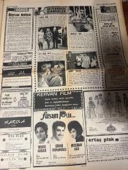 HAFTA SONU GAZETESİ DOĞUM GÜNÜ HEDİYESİ  ( Turkish Newspaper ) - 29 KASIM 1970 -TAM TAKIM 8 SAYFADIR -Zeliha Rüzgar-Zaliha-Ayşe Ünal-Keriman Gürsoy-Suna Selen-Suna Yıldızoğlu-Yüksel Özkasap-Leyla Esen-Aşık Murat Çobanoğlu-Nigar Uluerer-Şenay-Berna-Behiye Aksoy-Çamay-Ayla Dikmen-Nuray Darcan-Ajda Pekkan-Aziz Azmet-Santor Ersen-Sevim Süreyya-Sevim Süer-Sabiha Sayın-Sabah Aytaç-B.B.-Michele Mercier-Alain Delon-Nuri Sesigüzel-Selma Ersöz-Füsun Önal-Nur Yücel-Tülin Arman-Mahir Asan-Dilek Üstün-Şükrü Tükenmez-İlhan Tayman-Oksan Bayram-Tülay Albayrak-Ümit Utku-Belkıs Akkale-Şükrü Osmanoğlu-Neslihan Lale-Vedat Karaşin-Süleyman Lale-Vehip Dervişoğlu-Türkan Şoray-Talat Gözbak-Nebahat Çehre-Ferit Yücel-Müjdat Ar-Zeki Çetin-Hüseyin Tekin-Dursun Salkım-Ramazan Şenses-Handan Kara-Ahmet Sarıcaoğlu-Bayram Koca-Serap İnci-Hüseyin Tekin-Ayşe Şafak-Ali Kemal-Metin Ersoy- İranlılar Türkiye’yi istila etti-Zaliha Rusya’da 6 dilde konser verecek-Sinemanın güzel yıldızı Suna Selen cadı oldu-Aşık Murat Çobanoğ