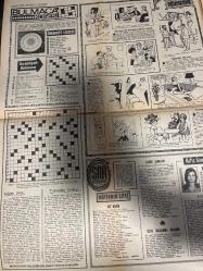 HAFTA SONU GAZETESİ DOĞUM GÜNÜ HEDİYESİ  ( Turkish Newspaper ) - 29 KASIM 1970 -TAM TAKIM 8 SAYFADIR -Zeliha Rüzgar-Zaliha-Ayşe Ünal-Keriman Gürsoy-Suna Selen-Suna Yıldızoğlu-Yüksel Özkasap-Leyla Esen-Aşık Murat Çobanoğlu-Nigar Uluerer-Şenay-Berna-Behiye Aksoy-Çamay-Ayla Dikmen-Nuray Darcan-Ajda Pekkan-Aziz Azmet-Santor Ersen-Sevim Süreyya-Sevim Süer-Sabiha Sayın-Sabah Aytaç-B.B.-Michele Mercier-Alain Delon-Nuri Sesigüzel-Selma Ersöz-Füsun Önal-Nur Yücel-Tülin Arman-Mahir Asan-Dilek Üstün-Şükrü Tükenmez-İlhan Tayman-Oksan Bayram-Tülay Albayrak-Ümit Utku-Belkıs Akkale-Şükrü Osmanoğlu-Neslihan Lale-Vedat Karaşin-Süleyman Lale-Vehip Dervişoğlu-Türkan Şoray-Talat Gözbak-Nebahat Çehre-Ferit Yücel-Müjdat Ar-Zeki Çetin-Hüseyin Tekin-Dursun Salkım-Ramazan Şenses-Handan Kara-Ahmet Sarıcaoğlu-Bayram Koca-Serap İnci-Hüseyin Tekin-Ayşe Şafak-Ali Kemal-Metin Ersoy- İranlılar Türkiye’yi istila etti-Zaliha Rusya’da 6 dilde konser verecek-Sinemanın güzel yıldızı Suna Selen cadı oldu-Aşık Murat Çobanoğ