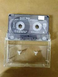 SEZEN AKSU - ADI BENDE SAKLI - KASET