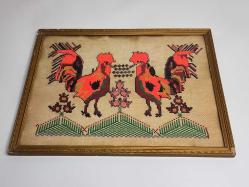 Antika HOROZ Kanaviçe - Ahşap Çerçeveli Cam Kaplamalı El İşi Kanaviçe - Tablo - Duvar Dekoru