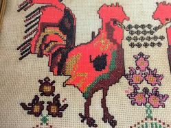 Antika HOROZ Kanaviçe - Ahşap Çerçeveli Cam Kaplamalı El İşi Kanaviçe - Tablo - Duvar Dekoru