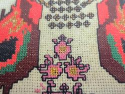 Antika HOROZ Kanaviçe - Ahşap Çerçeveli Cam Kaplamalı El İşi Kanaviçe - Tablo - Duvar Dekoru