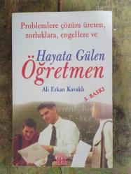 Hayata Gülen Öğretmen ; Problemlere Çözüm Üreten, Zorluklara, Engellere ve Hayata