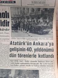 Ulus Gazetesi - Turkish Newspaper - 28 Aralık 1959 - polis romanı yazan Yakup Kadri Karaosmanoğlu Başmakale - Adalet bütçesinde CHP'nin tenkidleri - hakim teminatı kurulmalı basın rejimi değişmelidir - siyasal bilgiler fakültesinin 100. Kuruluş yıldönümü münasebeti ile tertip edilen balo fotoğraf - Osman bölükbaşı'nın Adalet bütçesi üzerindeki tenkitleri - Atatürk'ün Ankara'ya gelişinin 40. Yıldönümü dün törenlerle kutlandı fotoğraf - Kemal Satır'ın Adana'daki beyanatı Demokrat Parti'nin yeniden iktidara geleceği bir hayaldir - CHP Cebeci kongresi'ne Dün polis müdahale etti - Trabzon'da Ticaret odası seçimini yine CHP kazandı - Beşiktaş 2 Hacettepe 1 fotoğraf - Bursa'da ayin yapan 17 Nurcu yakalandı - ırak başbakanı general Kasım'a suikast yapanlara BAC elçiliği de yardım etmiş - kumsalda çeviren Bilge Karasu Yazı Dizisi - Fransa'da Milli eğitim anlaşması büyüyor - bizim evde bir bebek var yazan Emil Galip Sandalcı - elektrikle işleyen suni kalp yapıldı - Kendi düşen ağlamaz filmi