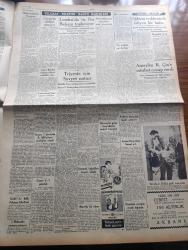 Ulus Gazetesi - Turkish Newspaper - 14 Ekim 1953 - ya sükut ya küfür yazan Hüseyin Cahit Yalçın Başmakale - Ankara Dün Başkent oluşunun 30. Yılını kutladı fotoğraflar - Suriye Türk mallarına el koyuyor - İşte vesika Celal Yardımcı hala inkar edebilecek mi - Devlet Bakanı Celal Yardımcının Ağrıda dini politikaya alet ederek işlediği suç - Churchill çekilmiyor - Adnan Menderes'in kulakları çınlasın - sözleşmeyi çiğneyen parti yazan Nihat Erim - Fenerbahçe İngiliz takımı  Bristol'e 7 4 yenildi - CHP'li gençler Hasanoğlan'ı ziyaret ettiler - muhafazakarlar Kongresi yazan Ahmet Şükrü Esmer -  Windsor Dükü golf maçında fotoğraf - norveç'te gene sosyalistler seçimi kazandı - Ertuğrul Sadi Tek son piyeslerinden birinde fotoğraf - eskrim milli takım seçmeleri - Mithatpaşa  stadı'nda Beşiktaş Adalet Maçı - dünya basınından karikatürler - Tıp aleminde bir tartışma kuşpalazı ve boğmaca aşıları zararlı mıdır - çocuk sayfası - Ankara'nın meşhur kadın berberi Hollywood Selahattin - Tablet Vikodin