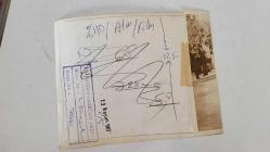 ANAVATAN PARTİSİ'NİN (ANAP) KURUCULARINDAN, ESKİ MİLLİ EĞİTİM GENÇLİK ve SPOR BAKANI VEHBİ DİNÇERLER'İN ORİJİNAL AJANS-BASIN FOTOĞRAFI - 15 x 12 cm EBADINDA - VEHBİ DİNÇERLER, DAVUL ZURNAYLA KARŞILANDIĞI YERE GİRİŞ YAPARKEN. 1987