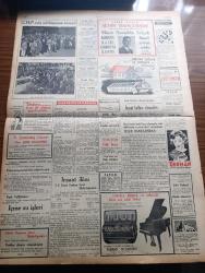 Ulus Gazetesi - Turkish Newspaper - 10 Eylül 1953 - CHP'nin 30. Yıldönümü  büyük törenlerle kutlandı - İsmet İnönü'nün nutku - öyle de olsa yazan Nihat Erim - İzmir'in kurtuluş Bayramı - Atatürk'ün naaşının nakli - Kasım Gülek Hakkari'de - altın şu gayr-ı malüm yazan Namık Zeki Aral - Avrupa güzelliğine seçilen İtalyan güzelinin bikini ile pozu - Malatya suikasti davasının dünkü duruşması - Necip Fazıl Kısakürek - Nurettin Ardıçoğlu ve Hüsnü Zeki Söylemezoğlu mahkum oldular - kızıllardan daha 3404 esir istendi - Milli eğitim talebe yurdu yandı - evvelki gün Kore'den İzmir'e gelen birliğimiz mensupları rıhtımda fotoğraf - İstanbul basketbol turnuvası - Yelken yarışlarının hakemleri - Yüksek planör kampı çalışmaları - Ankara İstanbul Radyosu Programı - İstanbul'da İsmet İnönü'ye büyük sevgi tezahüratı - Avni Doğan konuşmasını yaparken fotoğraf - Halil Sezai Erkut konuşuyor fotoğraf - Münir Nurettin Selçuk Yarın akşam şehir bahçesinde - Atatürk'ün muvakkat kabrine CHP'liler giderken