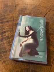 NİLÜFER - YENİDEN YETMİŞE - KASET