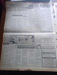 Ulus Gazetesi - Turkish Newspaper - 17 Aralık 1959 - Vatan Gazetesi 1 ay müddetle kapatıldı - Ahmet Emin Yalman'ın 15 ay 16 gün Naim Tireli ve Selami akpınar'ın 16'şar ay hapis ve 11.888 lira tutan para cezalarını temyiz tasdik etti gazeteciler yakında cezaevine girecek - Ulus gazetesine kapanma kararı bildiriliyor fotoğraf - 3 ilde 26 basın davası - gazeteci olmayanların katıldığı bir matbuat Kulübü kuruldu - emekli dul ve yetimlerle ilgili kanun teklifini Dün bütçe komisyonu geri aldı - Uşak'ta sanık 10 Demokrat Partili bugün yargılanıyor - CHP'ye dinsizlik isnadında bulunan Demokrat Partili Kemal Oral mahkum oldu - kumsalda çeviren Bilge Karasu Yazı Dizisi - kim ne derse desin yazan Fikret Otyam - İngiltere Kıbrıs'a yardım yapacak - telgrafa övgü yazan Emil Galip Sandalcı - 1960 yılı basın yılı olacak - Güneşspor Sincan'a 1 0 mağlup  - CHP'li Sarıkamış belediye başkanı Hüseyin Altay kaza sonucu öldü - Fenerbahçe ile Galatasaray bugün karşılaşıyor - Can Bartu ve Metin Oktay fotoğraf