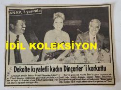 ANAVATAN PARTİSİ'NİN (ANAP) KURUCULARINDAN, ESKİ MİLLİ EĞİTİM GENÇLİK ve SPOR BAKANI VEHBİ DİNÇERLER'İN GAZETEDEN KESİLME FOTOĞRAFLI HABER KÜPÜRÜ - 17 x 13 cm EBADINDA - ''ANAP 3 YAŞINDA. DEKOLTE KIYAFETLİ KADIN DİNÇERLER'İ KORKUTTU'' NESRİN İLTER