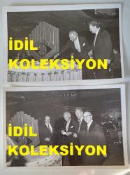 TÜRKİYE'DE İLAÇ SANAYİSİNİN KURUCULARINDAN MEHMET NEJAT FERİT ECZACIBAŞI'NIN ORİJİNAL 2'Lİ FOTOĞRAF SETİ - 18 x 12 cm EBADINDA - NEJAT ECZACIBAŞI, ECZACIBAŞI HOLDİNG'İN 40. KURULUŞ YIL DÖNÜMÜNDE ŞAKİR ECZACIBAŞI, BÜLENT ECZACIBAŞI ve MELİH ECZACIBAŞI'YLA BİRLİKTE PASTA KESERKEN ÇEKİLMİŞ 2 FARKLI KARE, KASIM 1982