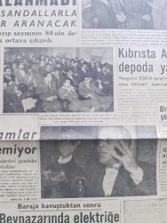 Ulus Gazetesi - Turkish Newspaper - 8 Mart 1958 - kayıpların isimleri Dün de açıklanmadı - batan Üsküdar vapuru için bugün motor ve sandallarla denizde cesetler aranacak  - sağlık Bakanı Lütfi Kırdar faciadan habersiz - İsmet İnönü gençlerle fotoğraf - Şemsettin Günaltay ve Kasım gülek'e 2 soru - Üsküdar vapuru faciasının sebep ve mesulleri hakkında resmi makamlar hiçbir şey söylemiyorlar - siyasal bilgiler fakültesi öğrenci derneği yıllık genel kurul toplantısı fotoğraf - Kasım Gülek Hüseyin Nail Kubalı'yı ziyaret etti - baraja kavuştuktan sonra beypazarı'nda elektriğe ve su ücretlerine zam - dünkü basın davaları - Doktorlar asgari ücret istiyorlar - Karapürçek yazan M. Sunullah Arısoy Yazı Dizisi -  bir fetva ve bir Fatiha yazan Yakup Kadri Karaosmanoğlu - devlet operası sanatkarlarından Avni Subaşı ile Shirley Pain'in nikahı fotoğraf - taçsız Kral filmi büyük sinemada - Ankara'da 24 saat sinema tiyatro programı - şampiyonada düğümü çözecek iki maçtan birisi bugün Hacettepe Güneş