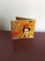 Cd Nazan Öncel Yan Yana Fotoğraf Çektirelim