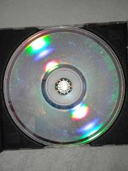 Cd Sezen Aksu 88 albümü. Orijinal. Dinlemeyi etkilemeyen yoğun çizikler var. Baştan sona sorunsuz çalışıyor.