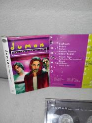 Kaset Duman Eski Köprünün Altında albümü. Orijinal. Grubun ilk albümü. Baştan sona sorunsuz çalışıyor. Koleksiyonluk