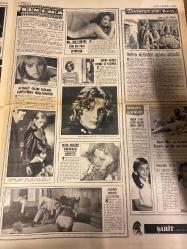 HAFTA SONU GAZETESİ DOĞUM GÜNÜ HEDİYESİ  ( Turkish Newspaper ) - 25 TEMMUZ 1971 -TAM TAKIM 8 SAYFADIR -Göksel Arsoy -Ümit Yaşar Oğuzcan -Nilüfer Koçyiğit -Ekrem Bora -Cüneyt Arkın -Arzu Okay -Yusuf -Sevda Ferdag -Metin Ersoy -Öztürk Serengil -Sevim Tuna -Müjdat Gezen -Serpil -Nihavent -Avni Yalçın -Müşerref Tezcan -Acı Pirinç -Mualla Süer -Nedret Tosun -Ediz Hun -Nurhat Taylan -Tuna Taylan -Muhtar Gezen -Katja Ebstein -Melike Umay -Abdülvahap -İbrahim Eren -Sevil ve Yüral -Erol Büyükburç -Dursun Salmen -Nathalie Delon -Alain Delon -Anthony Delon -Ira Furstenberg -Dirk Bogarde -Bjørn Andersen -Melina Mercouri -James Bond -Gönül Ülkü -Gazanferr Özcan -Yeşim Oğulcül -Memduh Ün -Ayhan Aydan -Leyla ve Hakan Ulusak -Sadiye ve Şerafettin Özdemir -Ayşe Küntür -Haldun Aktürk -Atagül Özdemir -Cengiz Akduman -Alp Arslan -Ahmet Karabulut -Neslişah Kunt -Bülent Gündüz -Prof. Dr. Adnan Yücel -Doç. Dr. Salih Eriş -Ayfer Dinç -Feridun Tüzün -Şeraf Yurga -Mahin Sandırcıoğlu -Bengül Hotar -Fikri Öcal -A
