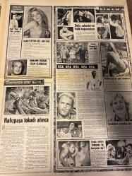 HAFTA SONU GAZETESİ DOĞUM GÜNÜ HEDİYESİ  ( Turkish Newspaper ) - 22 AĞUSTOS 1971 -TAM TAKIM 8 SAYFADIR -Fatma Karafil -Kartal Tibet -Nesrin Sipahi -Ümit Yaşar Oğuzcan -Cavidan Dora -Sevim Tuna -Selma Güneri -Öztürk Serengil -Cem Karaca -Adnan Aslan -Sadi Alışık -Mine Sim -Nevzat Yalçıntuğ -Hayri Pekşen -Sevtap Ertür -Ediz Hun -İzzet Günay -Asenath Yelkızal -Yusuf Nalkesen -İbrahim Özoğul -Alaaddin Şensoy -Salim Dündar -Sevda Ferdag -Sevinç Pekin -Zaliha -Selçuk Ural -Daniel Gerard -Lally Stott -Jim Hendrix -Bob Dylan -Blue Mink -Uğur Yücel -Sedat Gürses -Gamze Öz -İbrahim Özoğul -John Alderton -Kay Mellor -Charles Williams -Terence Hill -Adriano Celentano -Ursula Andress -Belmondo -Zeki Müren - 5 ses sanatçısı sesini kaybetti -Göze mi geldiler -Cavidan Dora’yı yılan soktu -Fatma Karafil Kartal Tibet’in yüzünü tırmaladı -Sevim Tuna anneanne oluyor -Selma Güneri ile Serengil bozuştu -Cem Karaca’nın ses tesisatını çaldılar -Ediz Hun evleniyor -İzzet Günay oğlu için bankaya 100 bin lira ya