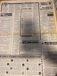 HAFTA SONU GAZETESİ DOĞUM GÜNÜ HEDİYESİ  ( Turkish Newspaper ) - 22 AĞUSTOS 1971 -TAM TAKIM 8 SAYFADIR -Fatma Karafil -Kartal Tibet -Nesrin Sipahi -Ümit Yaşar Oğuzcan -Cavidan Dora -Sevim Tuna -Selma Güneri -Öztürk Serengil -Cem Karaca -Adnan Aslan -Sadi Alışık -Mine Sim -Nevzat Yalçıntuğ -Hayri Pekşen -Sevtap Ertür -Ediz Hun -İzzet Günay -Asenath Yelkızal -Yusuf Nalkesen -İbrahim Özoğul -Alaaddin Şensoy -Salim Dündar -Sevda Ferdag -Sevinç Pekin -Zaliha -Selçuk Ural -Daniel Gerard -Lally Stott -Jim Hendrix -Bob Dylan -Blue Mink -Uğur Yücel -Sedat Gürses -Gamze Öz -İbrahim Özoğul -John Alderton -Kay Mellor -Charles Williams -Terence Hill -Adriano Celentano -Ursula Andress -Belmondo -Zeki Müren - 5 ses sanatçısı sesini kaybetti -Göze mi geldiler -Cavidan Dora’yı yılan soktu -Fatma Karafil Kartal Tibet’in yüzünü tırmaladı -Sevim Tuna anneanne oluyor -Selma Güneri ile Serengil bozuştu -Cem Karaca’nın ses tesisatını çaldılar -Ediz Hun evleniyor -İzzet Günay oğlu için bankaya 100 bin lira ya