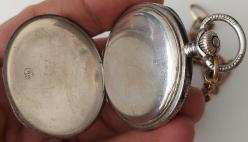 İSVİÇRE VİALUX RETART MARKA ORİJİNAL ANTİK KURMALI MUHTEŞEM BAKIMLI KÖSTEKLİ GÜMÜŞ KASA VE KAPAK CEP SAATİ VV2JJ2R ÇOK NADİR